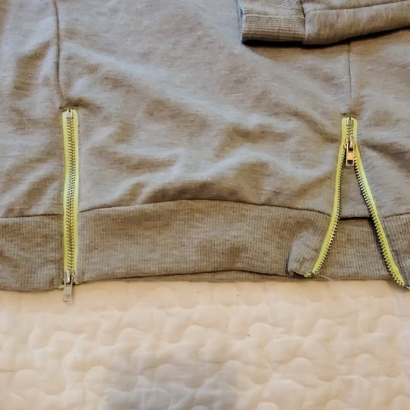 Grey crewneck sweatshirt - Picture 2 of 4